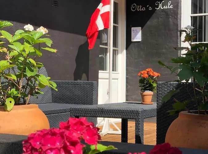 House I The Back House - Free Parking And Coziness Appartamento *